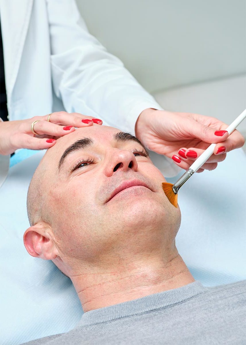 man-getting-a-chemical-peel-in-an-aesthetic-clinic-2023-03-24-19-23-32-utc-e1693551733524.jpg